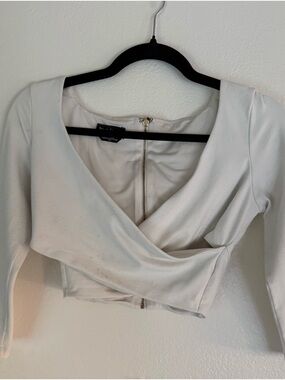 bebe White Cropped Wrap V-Neck Long Sleeve Top